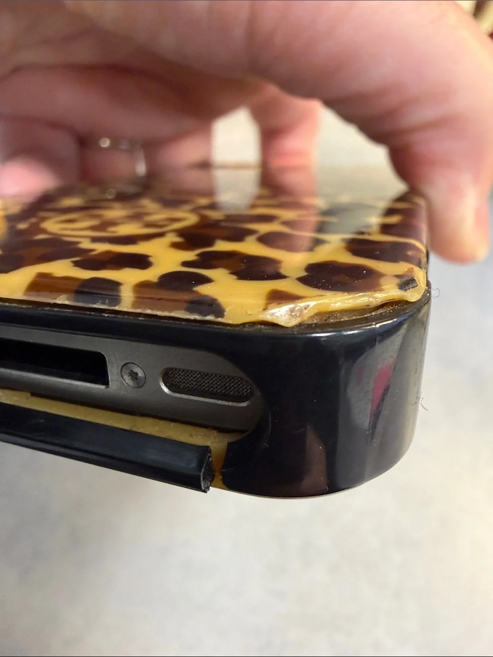 Apple iPhone 4S, black, 16GB with Kate Spade leopard case